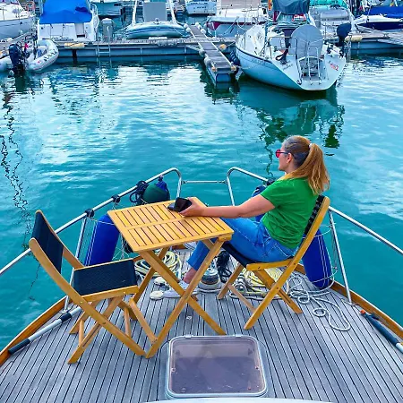Botel In A Yacht - Algarve *