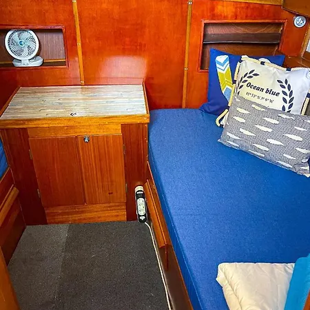 In A Yacht - Algarve البوفيرا