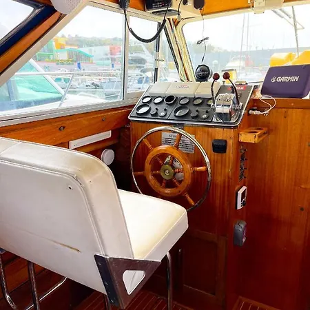 In A Yacht - Algarve البوفيرا