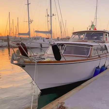 In A Yacht - Algarve * البوفيرا