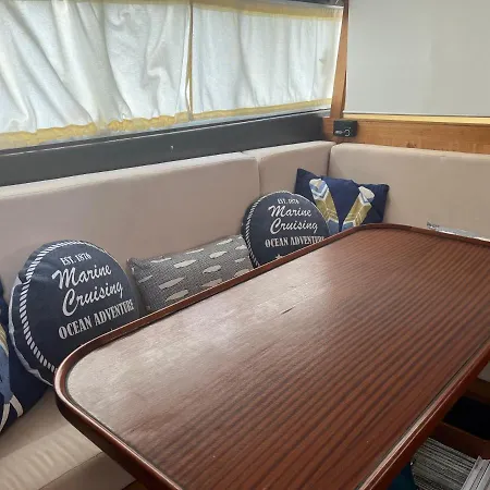 In A Yacht - Algarve بوتيل *