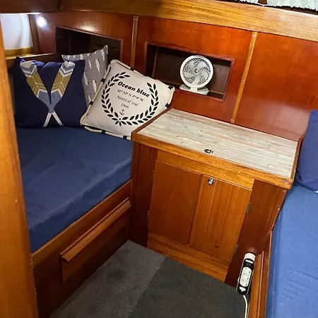 In A Yacht - Algarve بوتيل