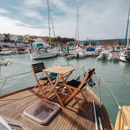 In A Yacht - Algarve بوتيل