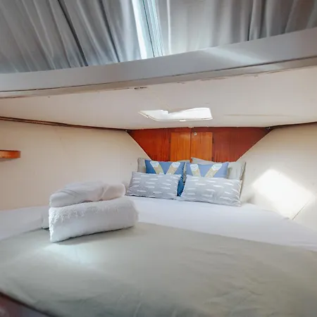 In A Yacht - Algarve بوتيل