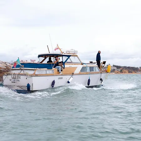In A Yacht - Algarve * البوفيرا